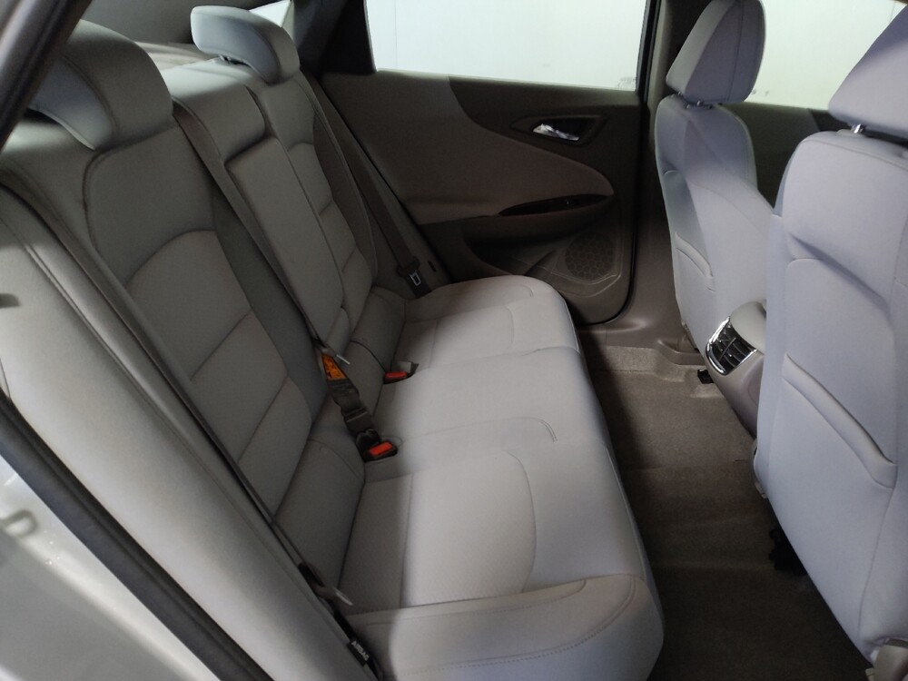 2018 Chevrolet Malibu in Midlothian, IL 60445 - 18142283 19