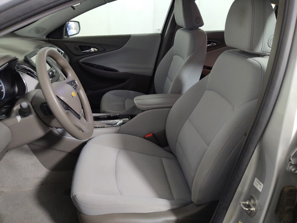2018 Chevrolet Malibu in Midlothian, IL 60445 - 18142283 17
