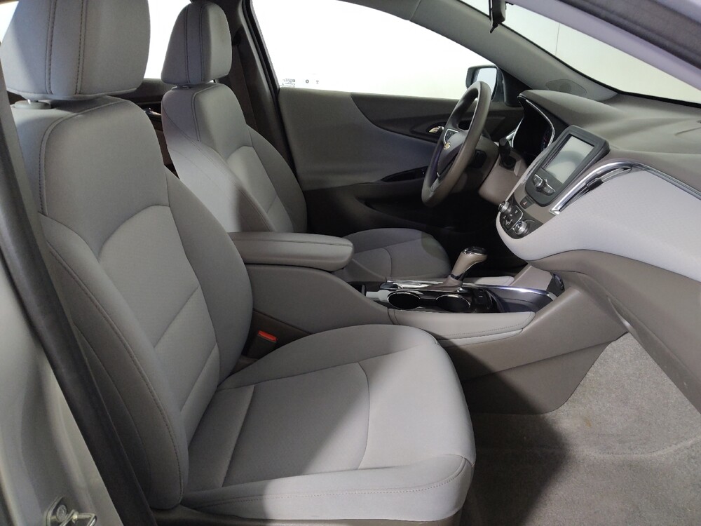 2018 Chevrolet Malibu in Midlothian, IL 60445 - 18142283 21