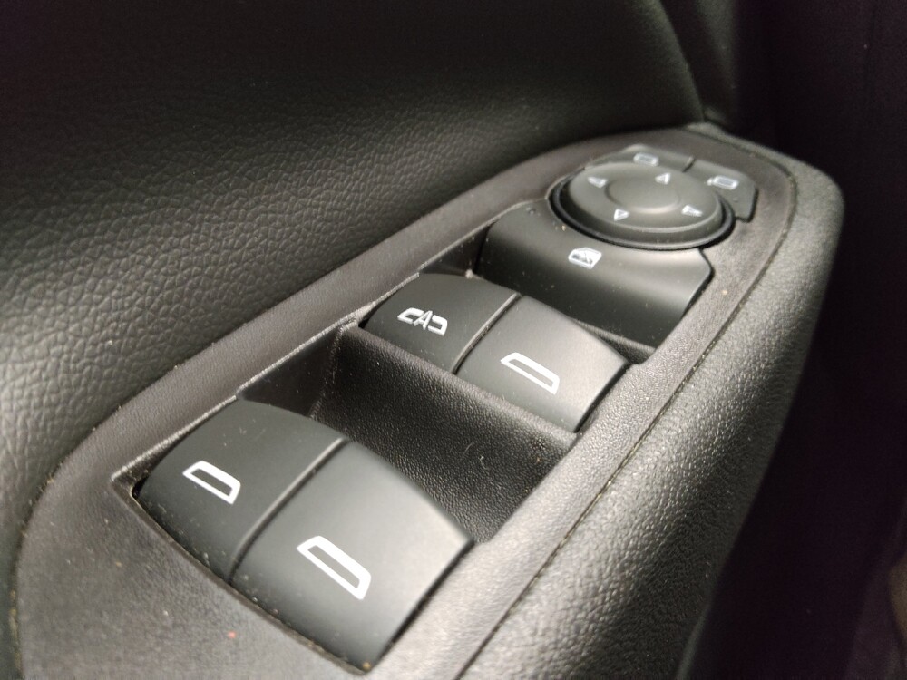 2020 Chevrolet Equinox in Indianapolis, IN 46222 - 18142291 27