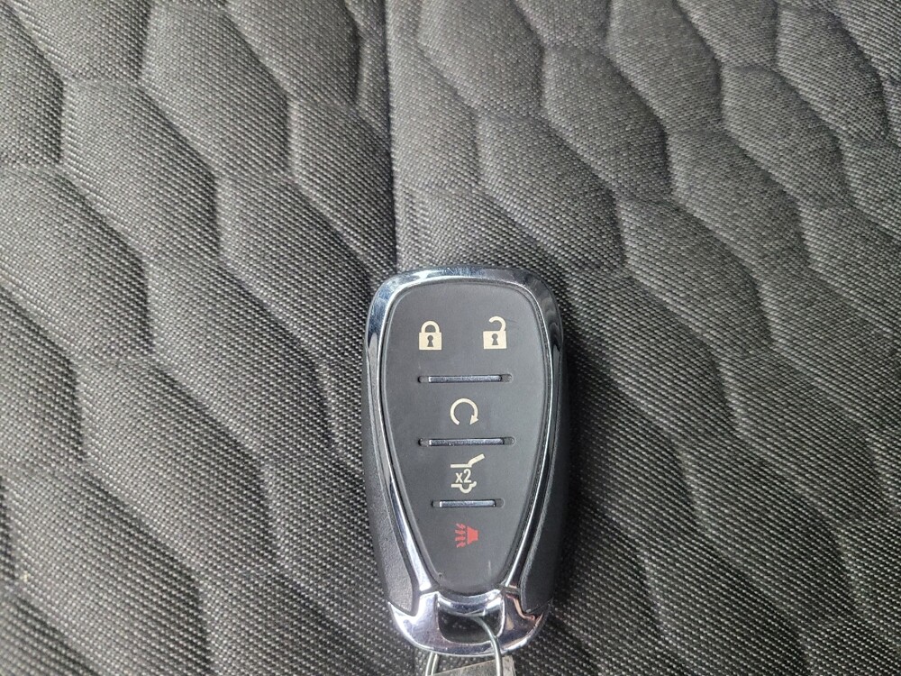 2020 Chevrolet Equinox in Ft Wayne, IN 46805 - 18142306 32
