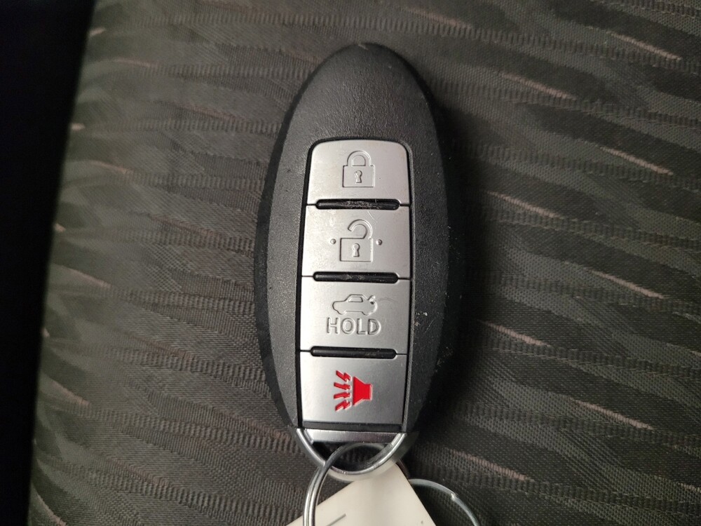 2018 Nissan Rogue in Fairfield, OH 45014 - 18142315 32