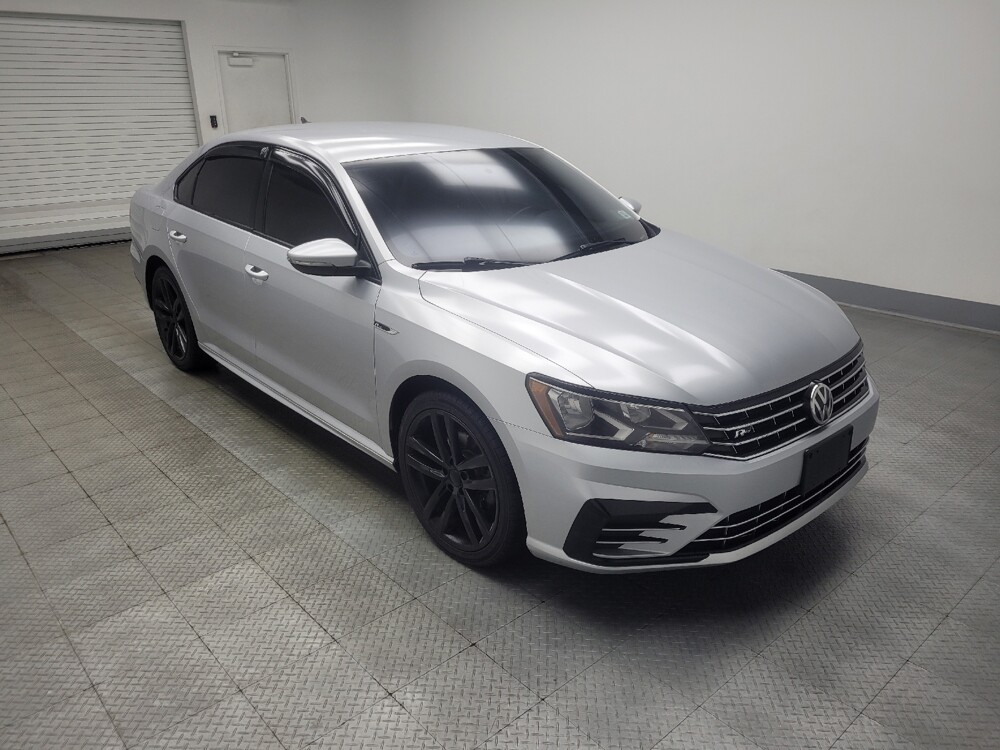 2018 Volkswagen Passat in Indianapolis, IN 46222 - 18142317 11