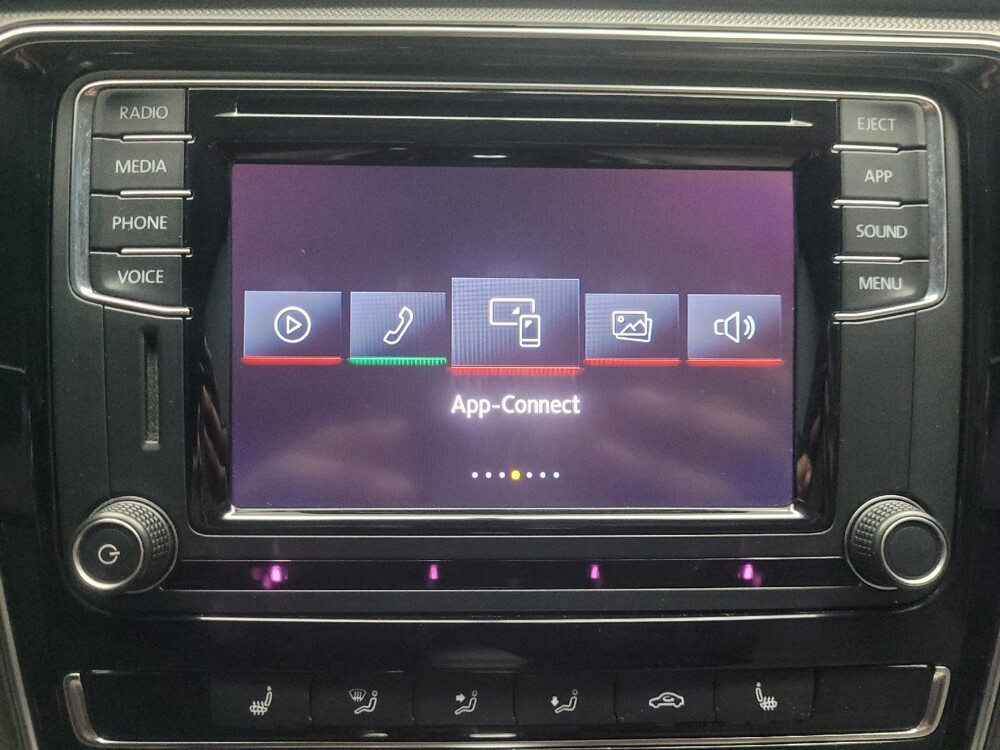 2018 Volkswagen Passat in Indianapolis, IN 46222 - 18142317 25