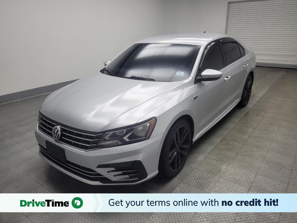 2018 Volkswagen Passat in Indianapolis, IN 46222 - 18142317