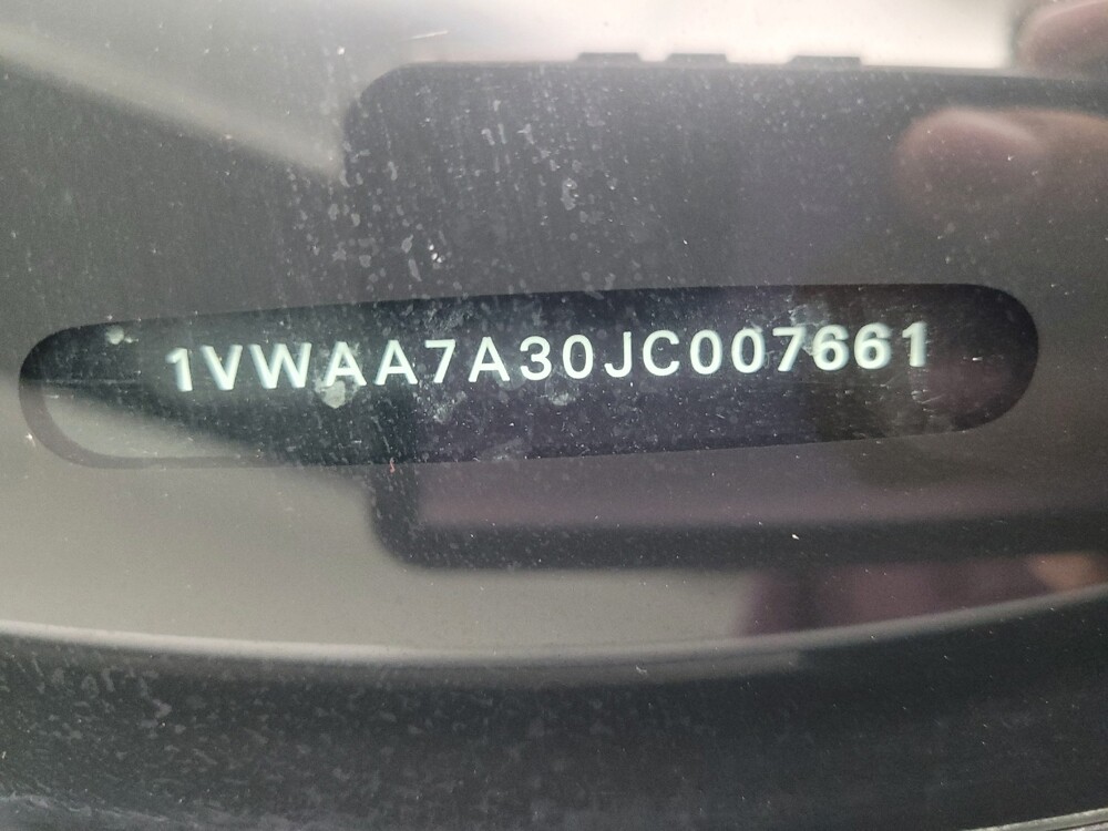2018 Volkswagen Passat in Indianapolis, IN 46222 - 18142317 33