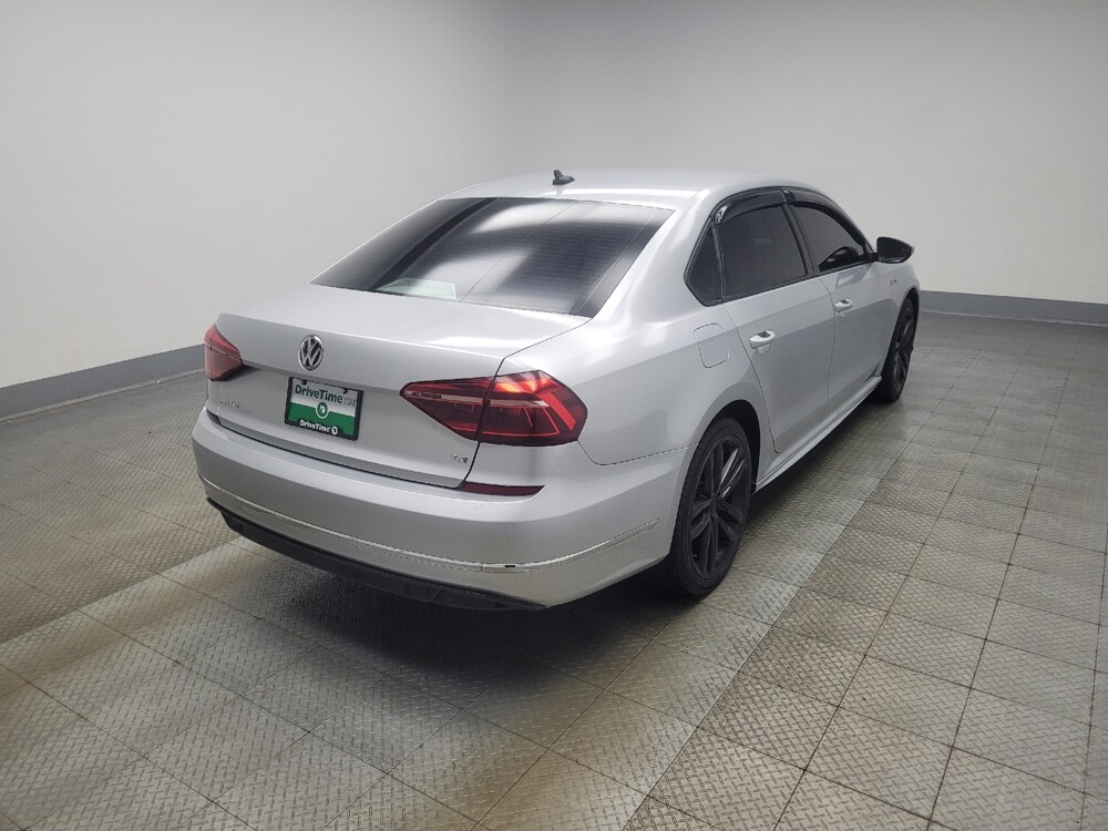 2018 Volkswagen Passat in Indianapolis, IN 46222 - 18142317 9