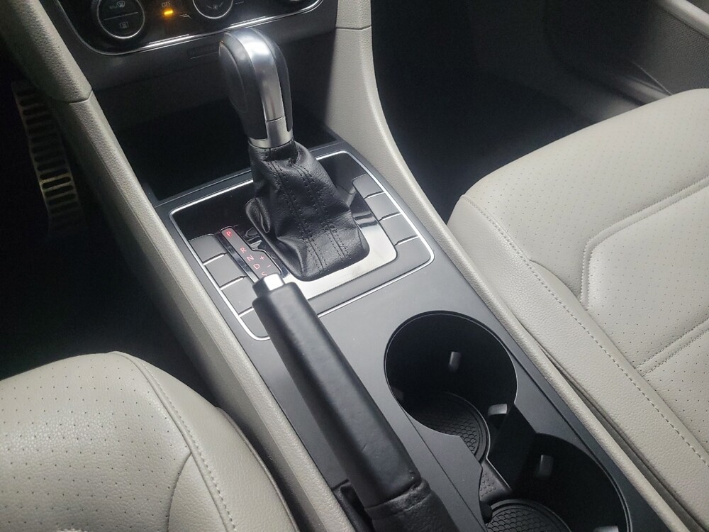 2018 Volkswagen Passat in Indianapolis, IN 46222 - 18142317 26