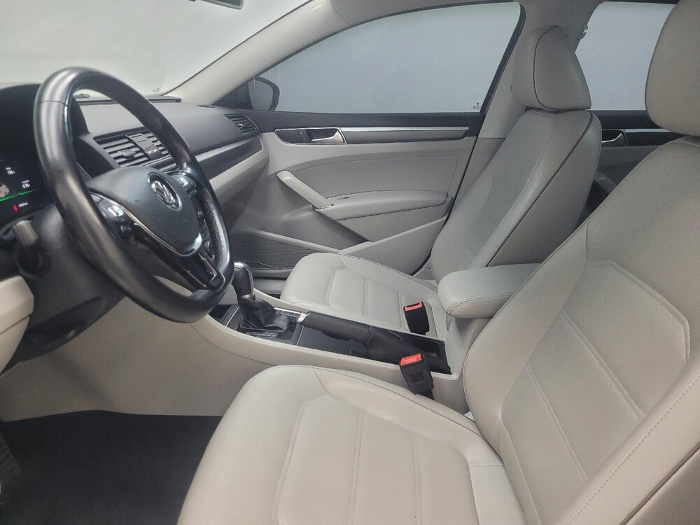2018 Volkswagen Passat in Indianapolis, IN 46222 - 18142317 17