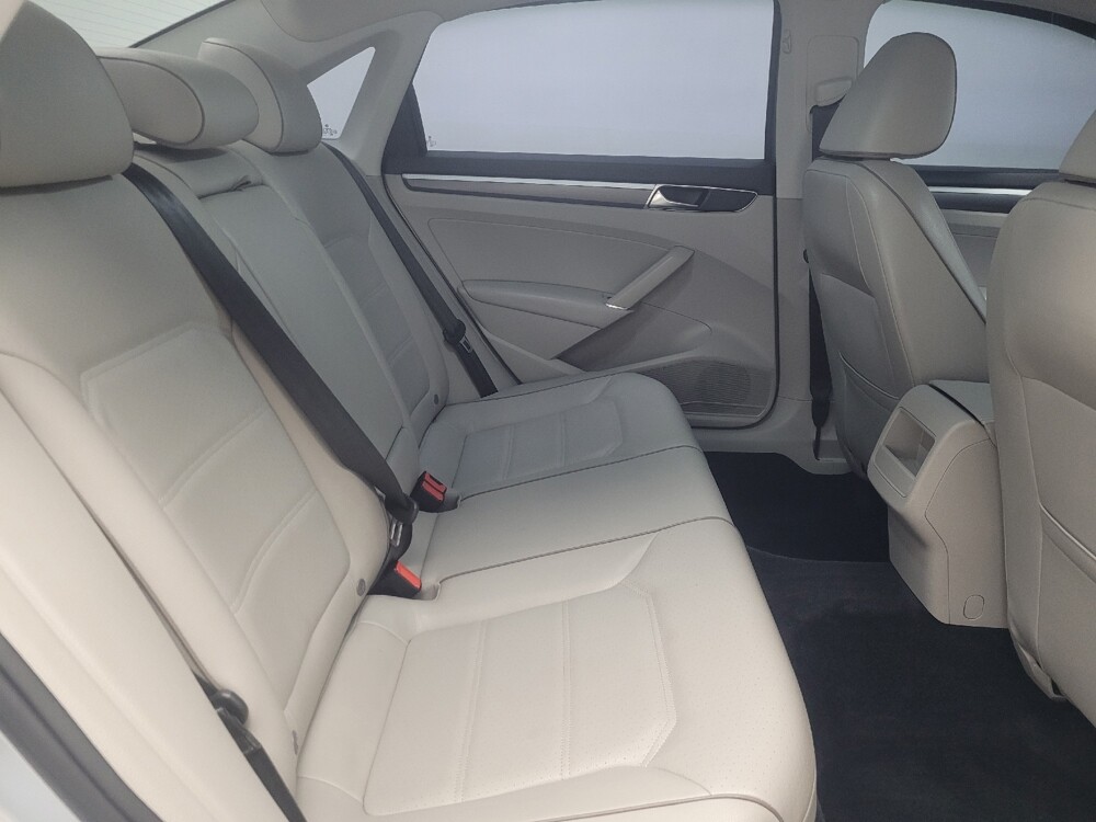 2018 Volkswagen Passat in Indianapolis, IN 46222 - 18142317 19