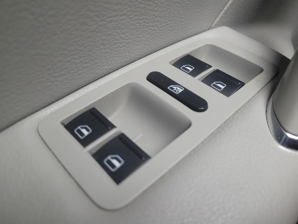 2018 Volkswagen Passat in Indianapolis, IN 46222 - 18142317 27