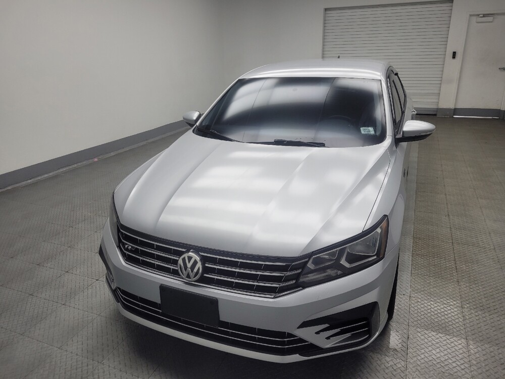 2018 Volkswagen Passat in Indianapolis, IN 46222 - 18142317 15