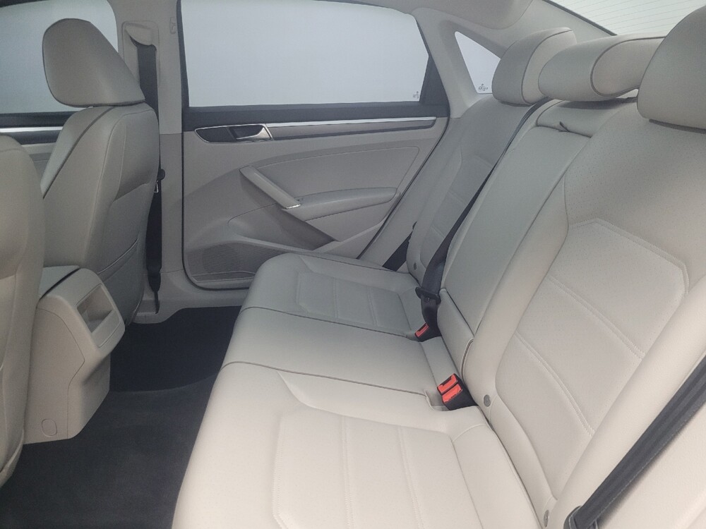 2018 Volkswagen Passat in Indianapolis, IN 46222 - 18142317 18