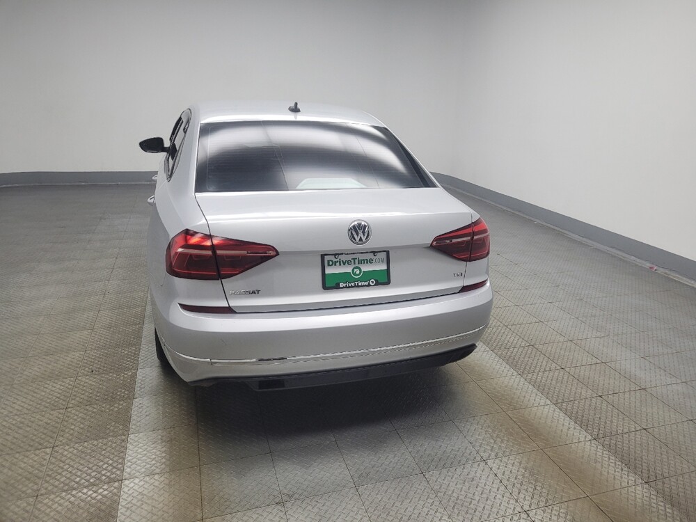 2018 Volkswagen Passat in Indianapolis, IN 46222 - 18142317 6