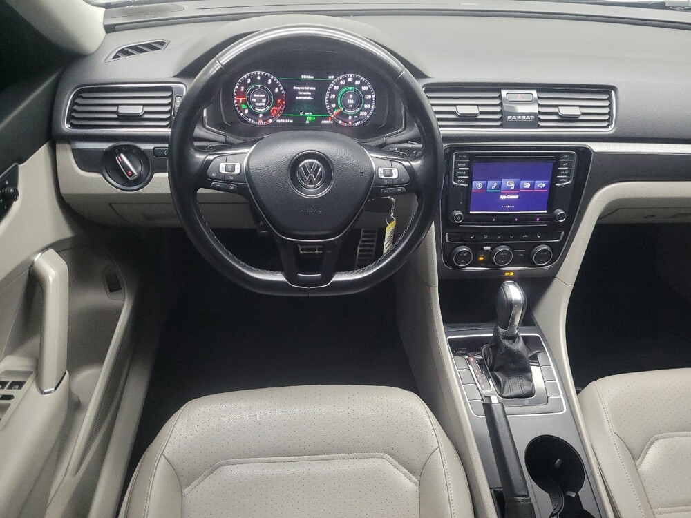 2018 Volkswagen Passat in Indianapolis, IN 46222 - 18142317 22