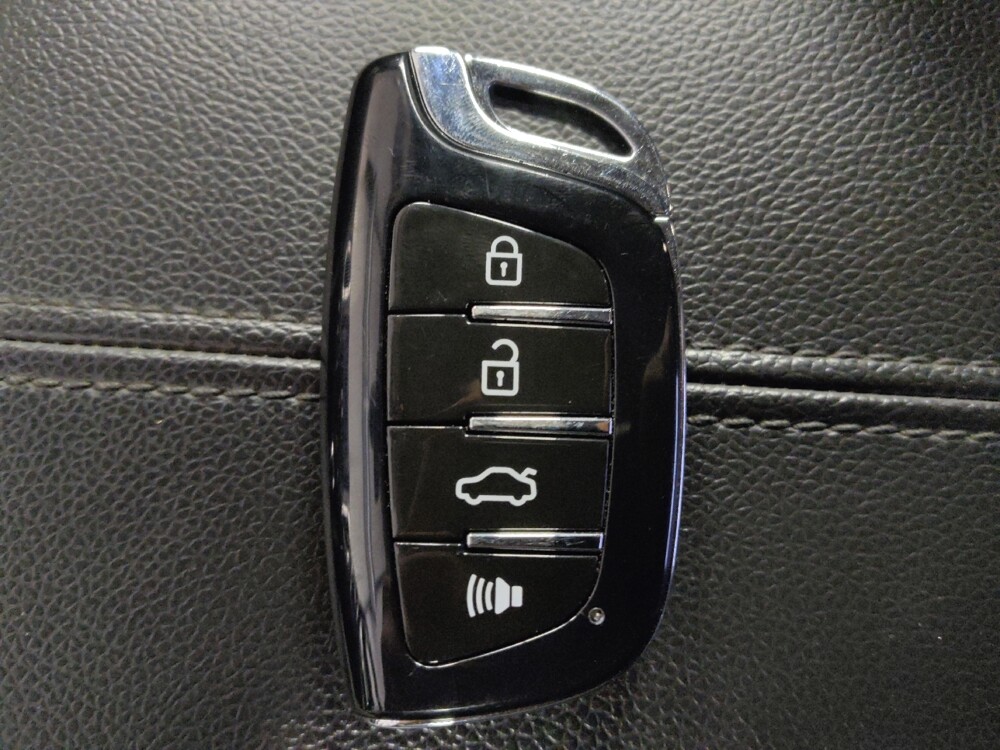 2018 Chevrolet Equinox in Houston, TX 77060 - 18142324 32