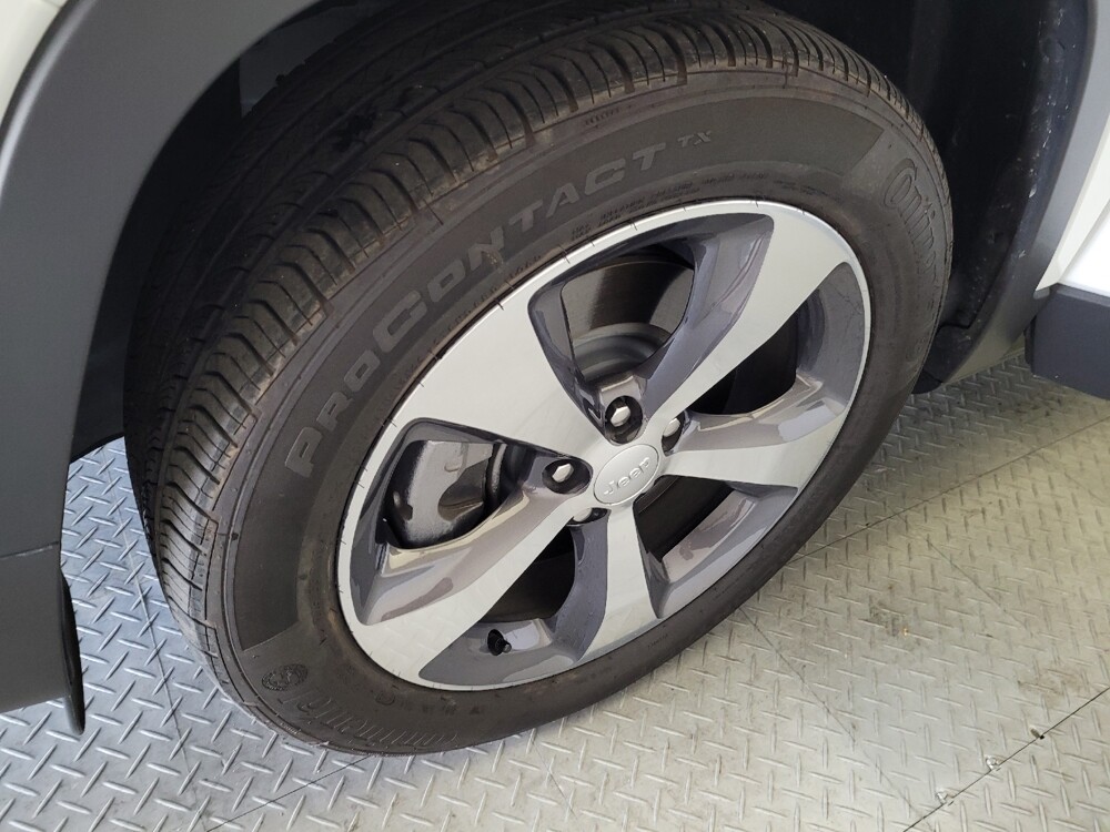 2019 Jeep Cherokee in Downey, CA 90241 - 18142325 31