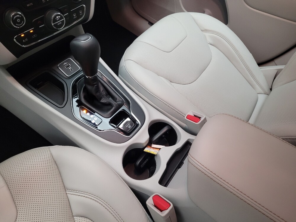 2019 Jeep Cherokee in Downey, CA 90241 - 18142325 26