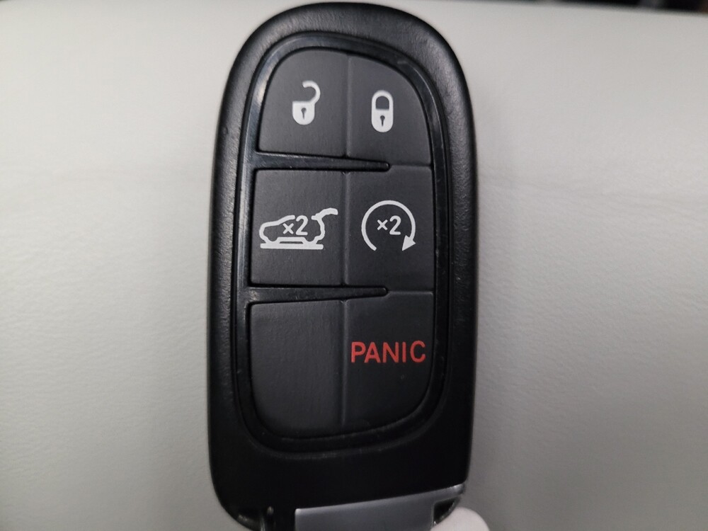 2019 Jeep Cherokee in Downey, CA 90241 - 18142325 32