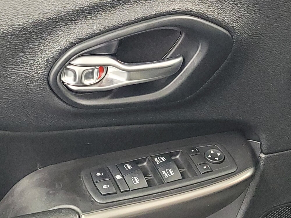 2020 Jeep Cherokee in Houston, TX 77060 - 18142343 27