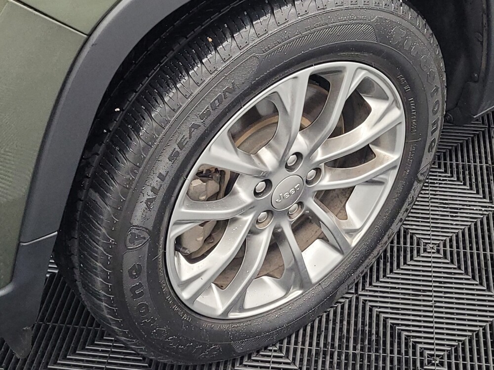2020 Jeep Cherokee in Houston, TX 77060 - 18142343 31