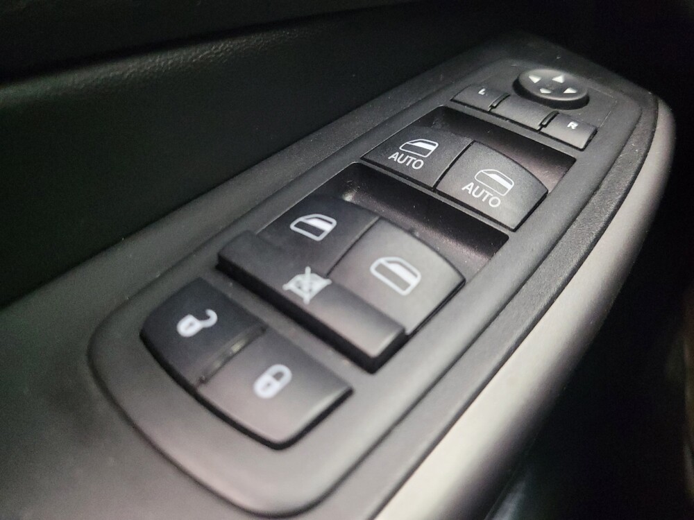 2019 Jeep Cherokee in Indianapolis, IN 46222 - 18142345 27