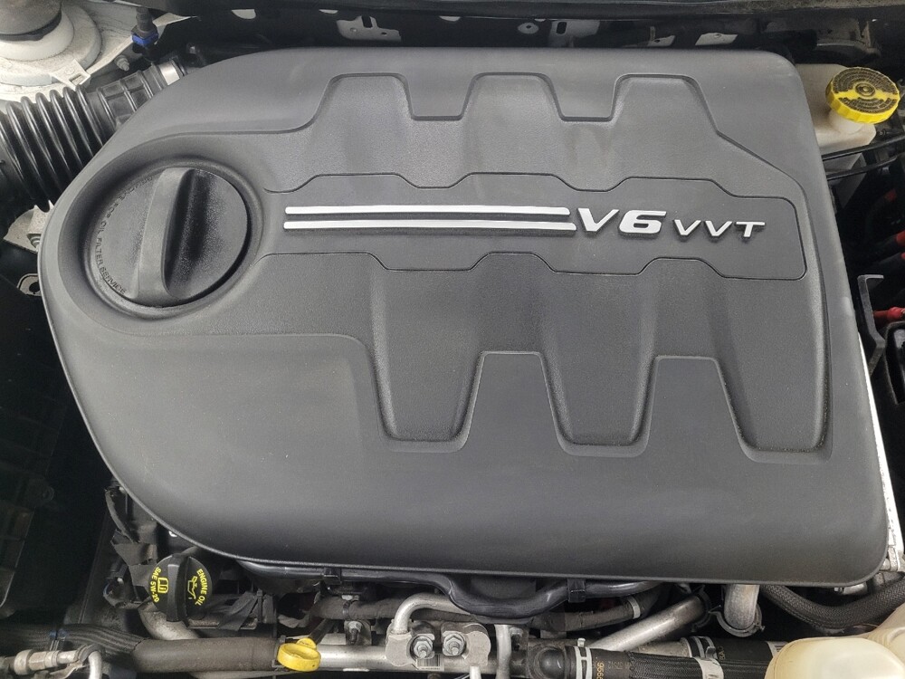 2019 Jeep Cherokee in Indianapolis, IN 46222 - 18142345 30