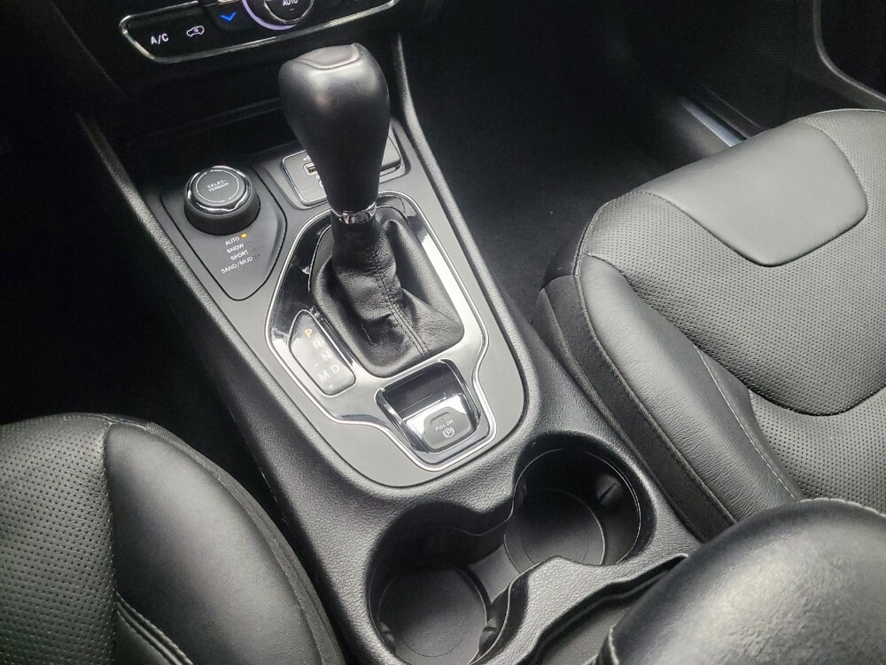2019 Jeep Cherokee in Indianapolis, IN 46222 - 18142345 26