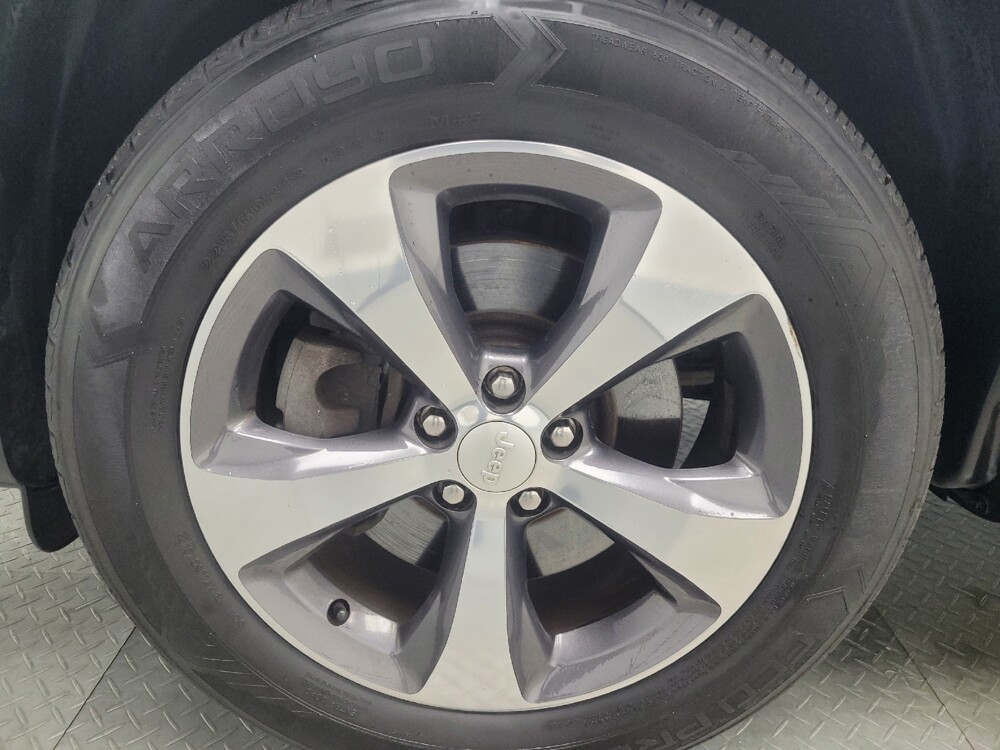 2019 Jeep Cherokee in Indianapolis, IN 46222 - 18142345 31
