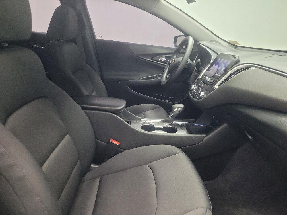 2022 Chevrolet Malibu in Indianapolis, IN 46222 - 18142354 21