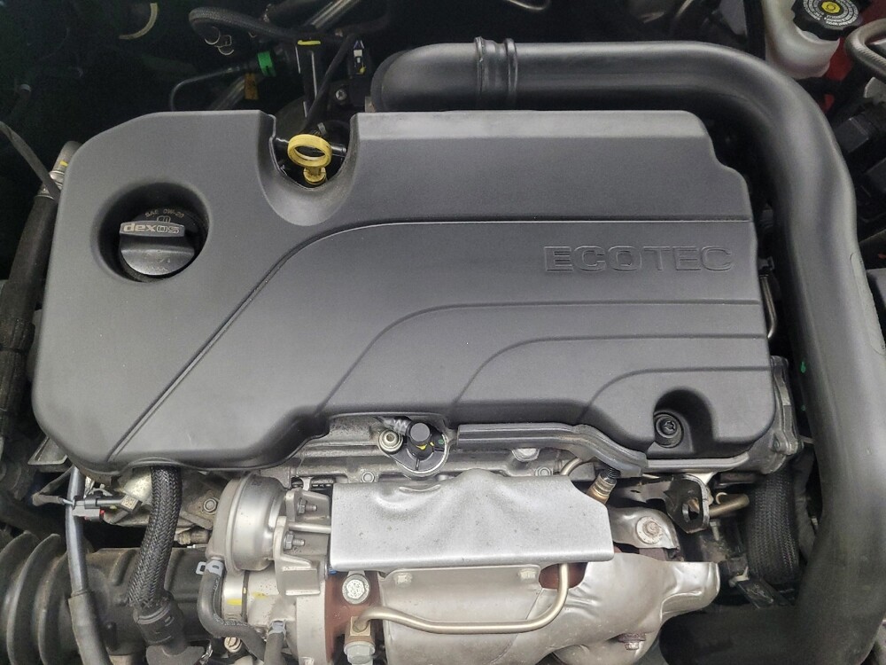 2022 Chevrolet Malibu in Indianapolis, IN 46222 - 18142354 30