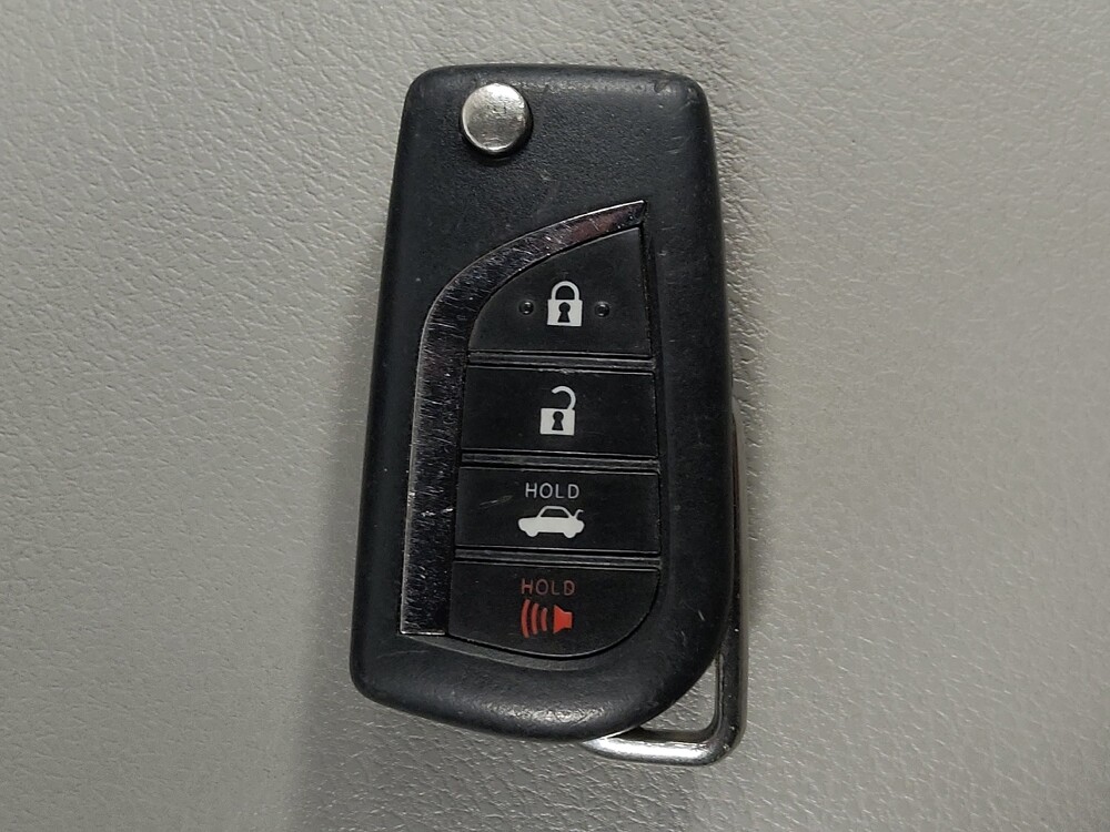 2019 Toyota Camry in Houston, TX 77034 - 18142374 32