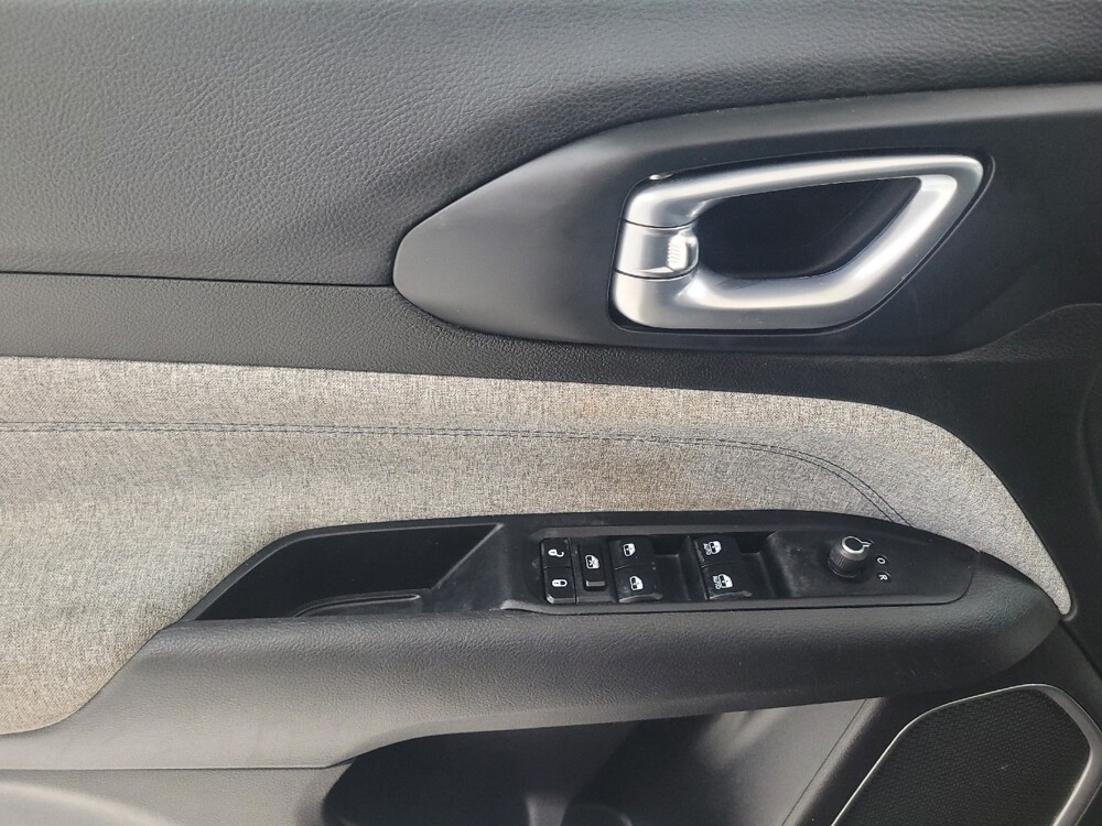2023 Jeep Compass in St. Louis, MO 63125 - 18142376 27
