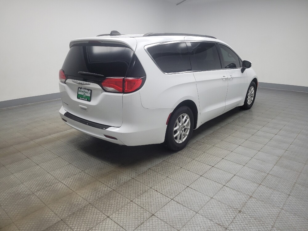 2021 Chrysler Voyager in Indianapolis, IN 46222 - 18142384 9