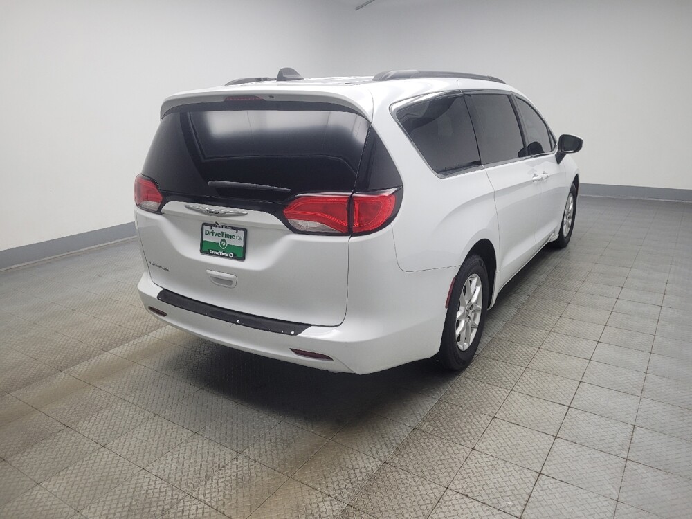 2021 Chrysler Voyager in Indianapolis, IN 46222 - 18142384 7