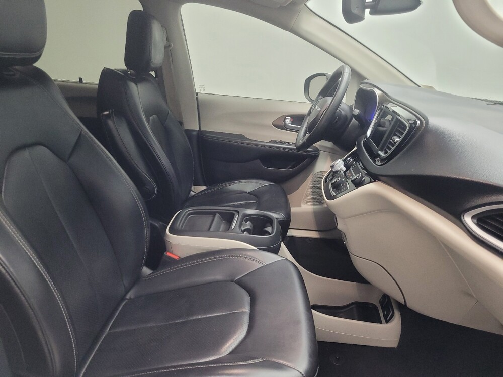 2021 Chrysler Voyager in Indianapolis, IN 46222 - 18142384 21