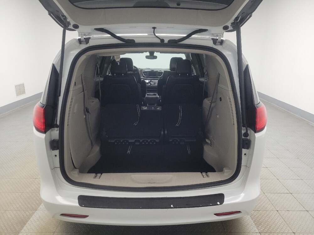 2021 Chrysler Voyager in Indianapolis, IN 46222 - 18142384 29