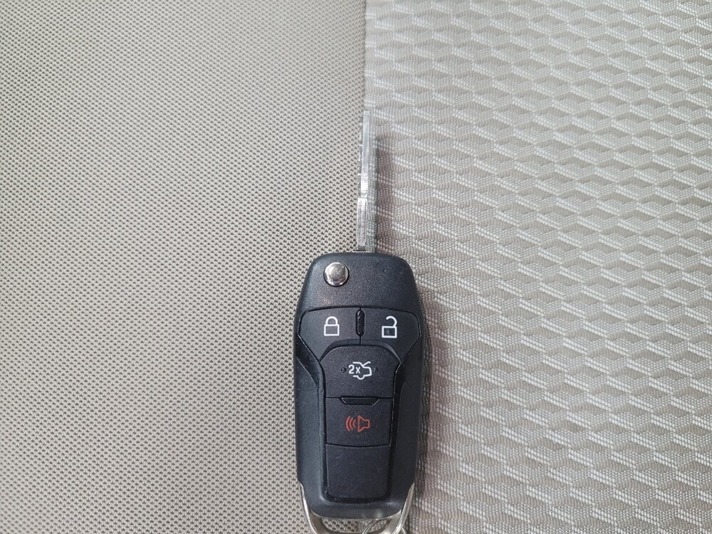2022 Ford Explorer in Indianapolis, IN 46222 - 18142385 32