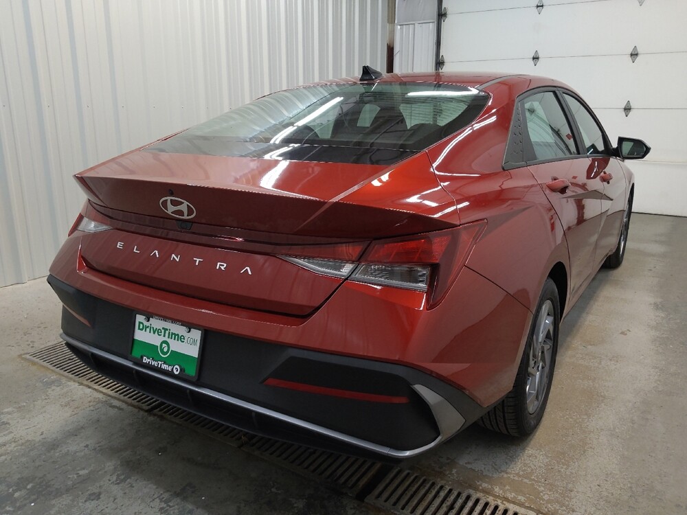 2024 Hyundai Elantra in Fairfield, OH 45014 - 18142391 9
