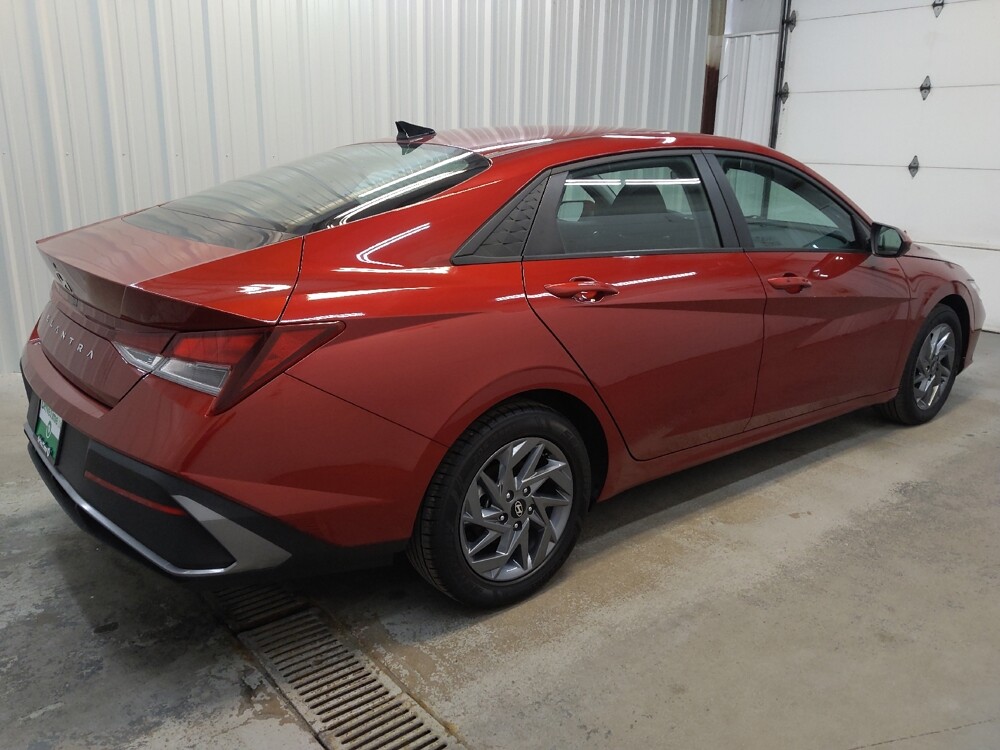 2024 Hyundai Elantra in Fairfield, OH 45014 - 18142391 10