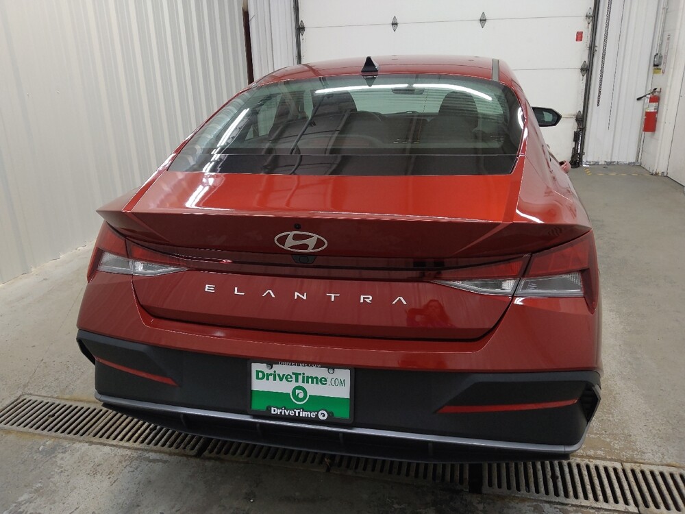 2024 Hyundai Elantra in Fairfield, OH 45014 - 18142391 7