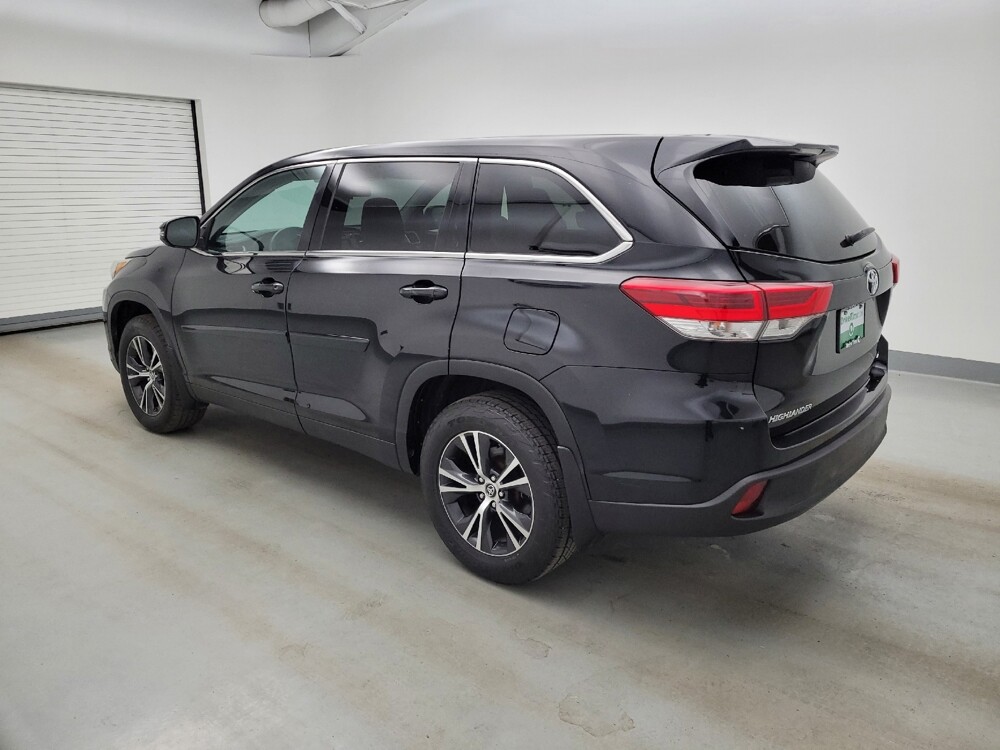 2019 Toyota Highlander in Fairfield, OH 45014 - 18142395 3