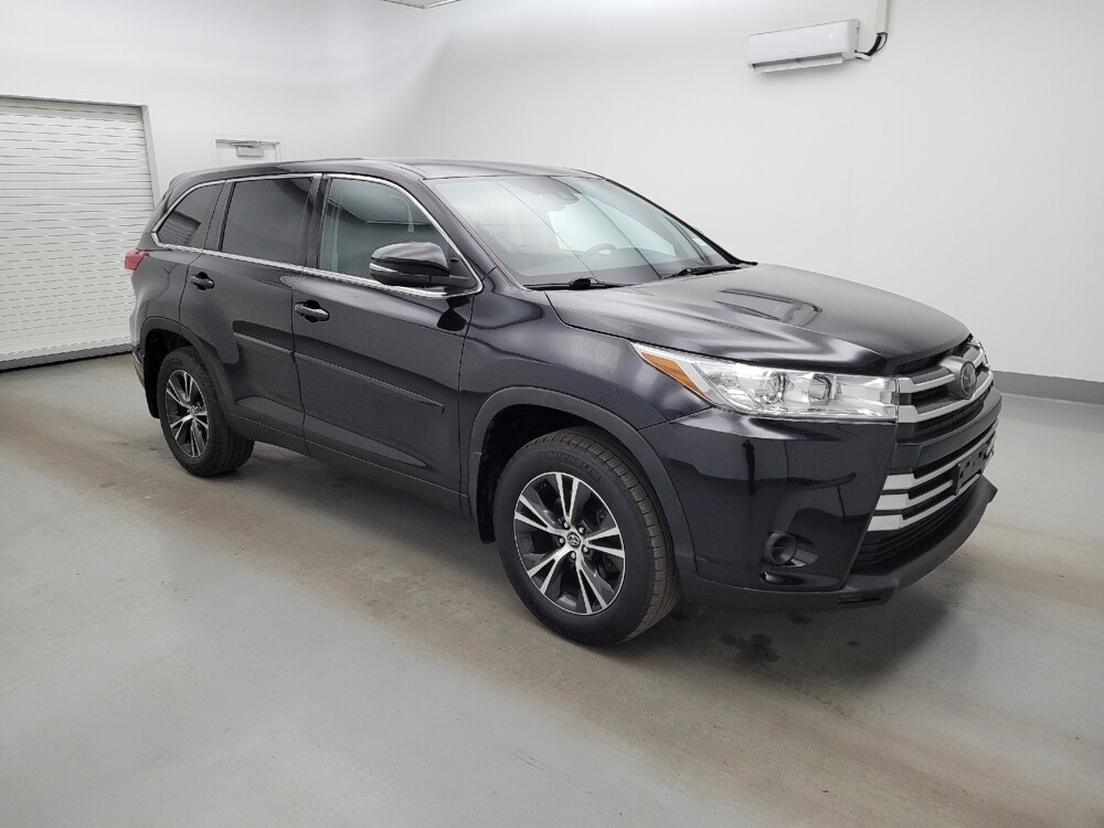 2019 Toyota Highlander in Fairfield, OH 45014 - 18142395 11