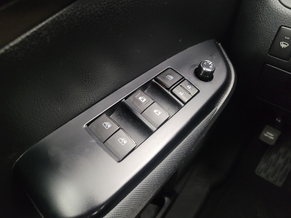 2019 Toyota Highlander in Fairfield, OH 45014 - 18142395 27