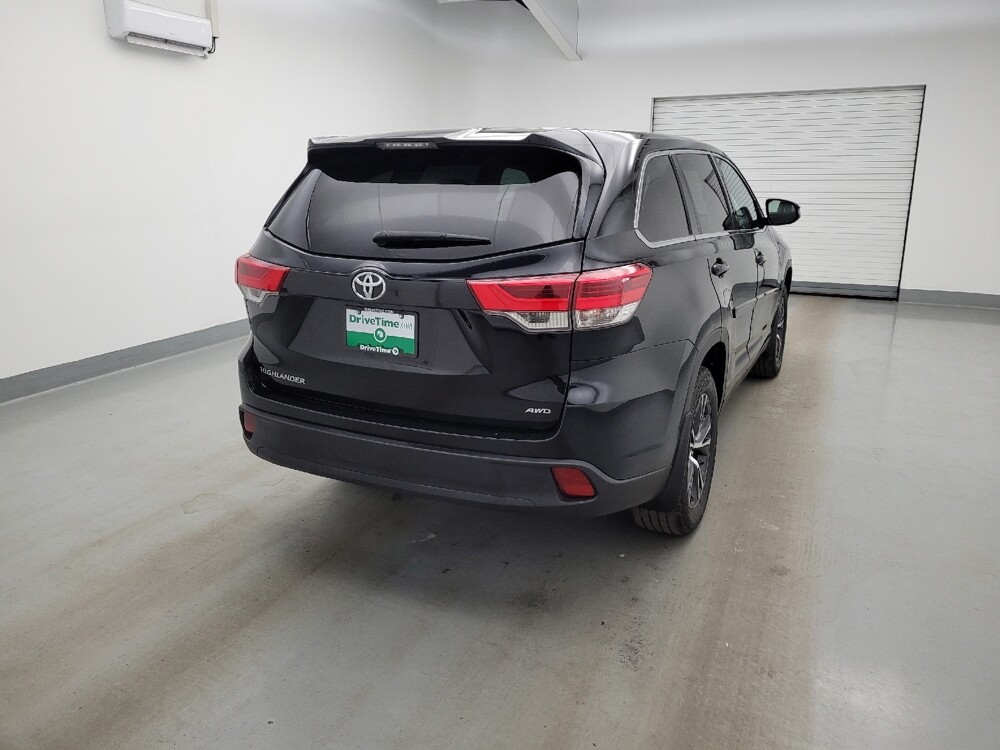 2019 Toyota Highlander in Fairfield, OH 45014 - 18142395 7