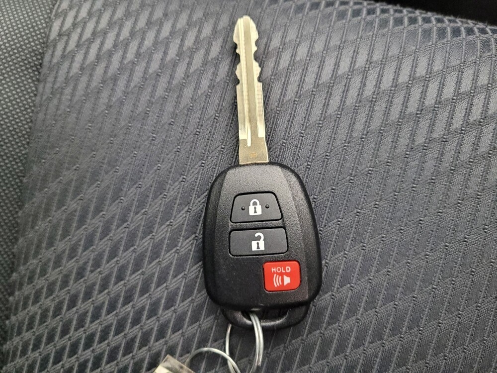 2019 Toyota Highlander in Fairfield, OH 45014 - 18142395 32