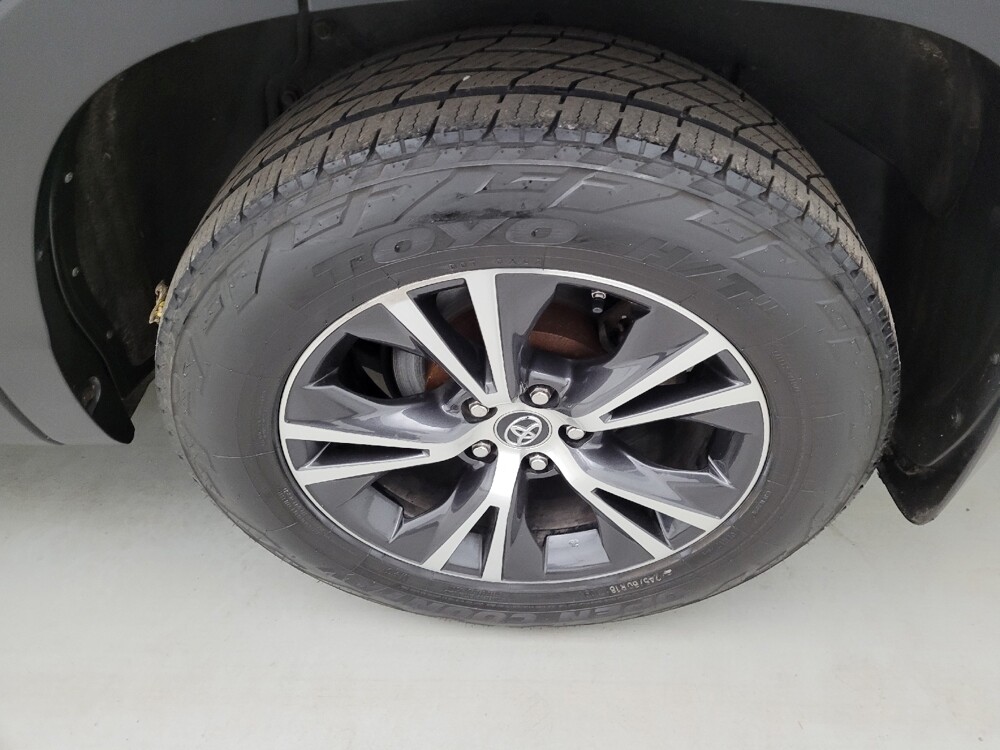 2019 Toyota Highlander in Fairfield, OH 45014 - 18142395 31