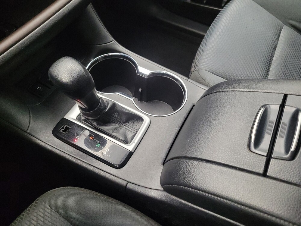 2019 Toyota Highlander in Fairfield, OH 45014 - 18142395 26