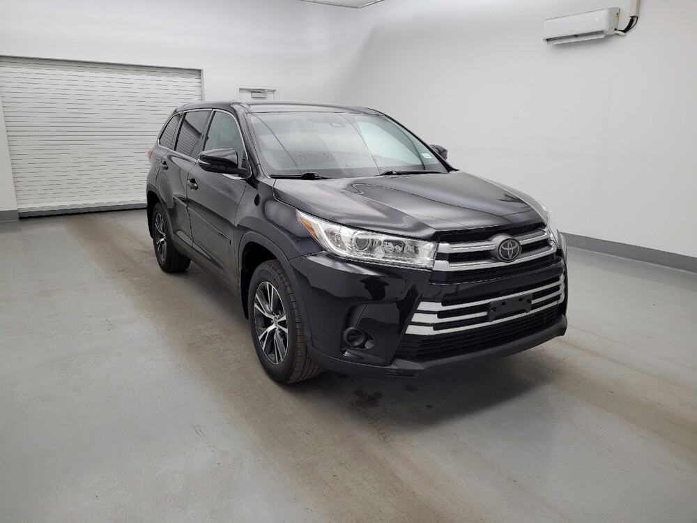 2019 Toyota Highlander in Fairfield, OH 45014 - 18142395 13
