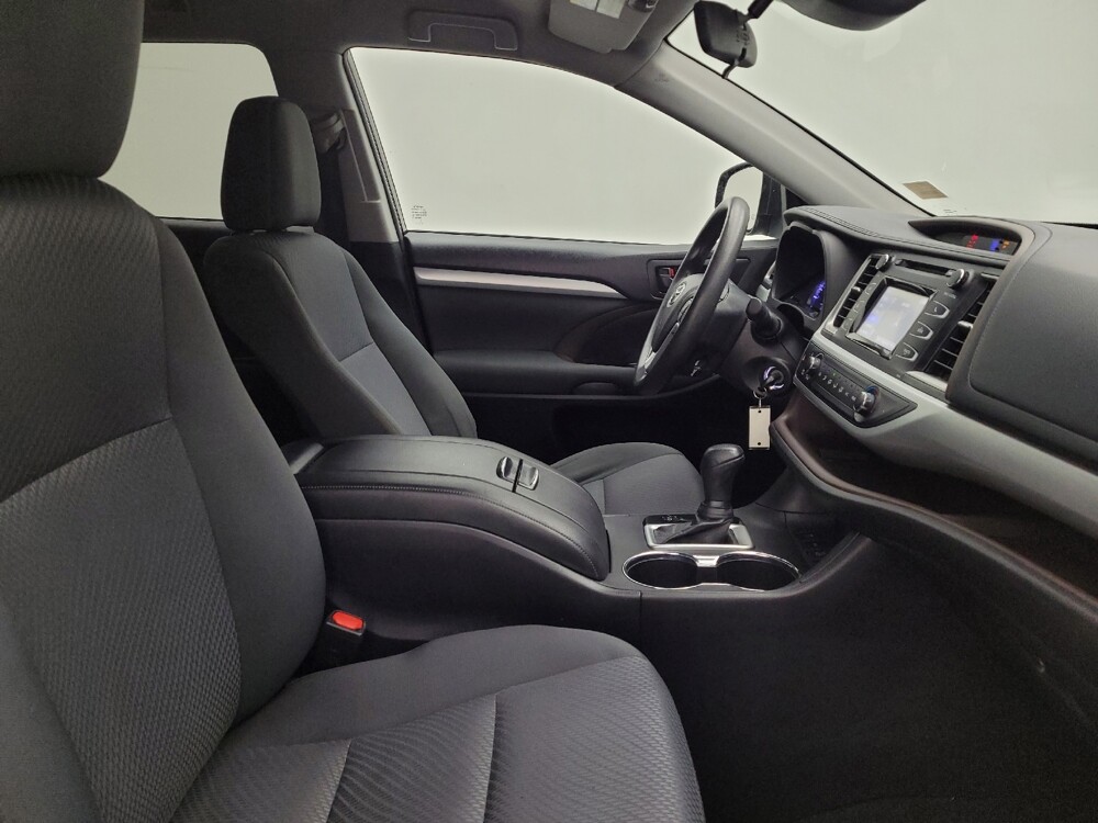 2019 Toyota Highlander in Fairfield, OH 45014 - 18142395 21